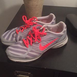 Nike dual fusion trainers